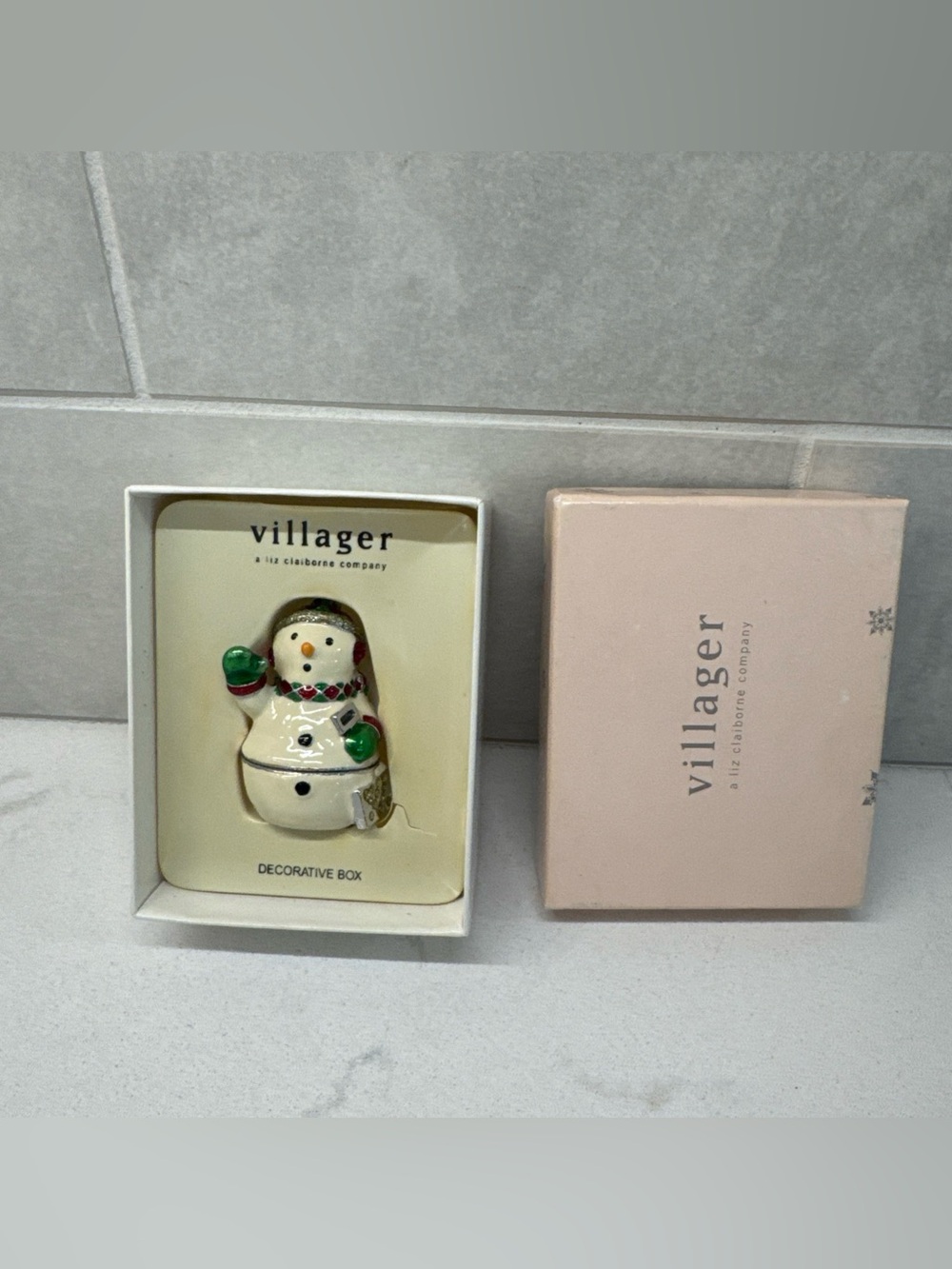 villager Liz Claiborne Cream Snowman Trinket Box with Green Mittens